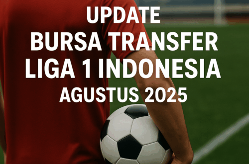 Seorang pemain sepak bola dengan jersey merah memegang bola di pinggir lapangan, dengan latar stadion kosong dan tulisan “Update Bursa Transfer Liga 1 Indonesia Agustus 2025” di bagian tengah gambar.